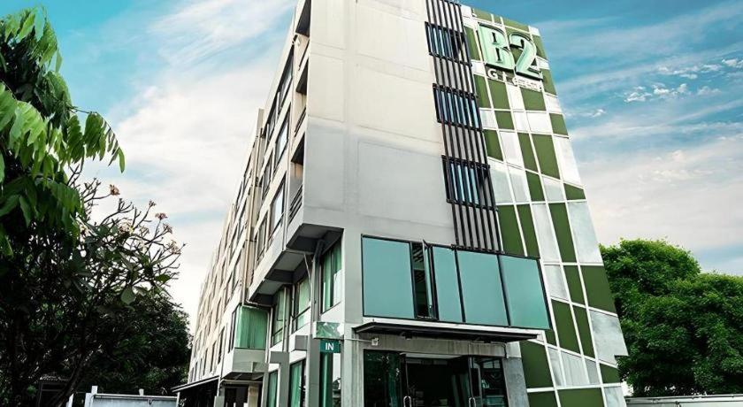 B2 Boutique And Budget