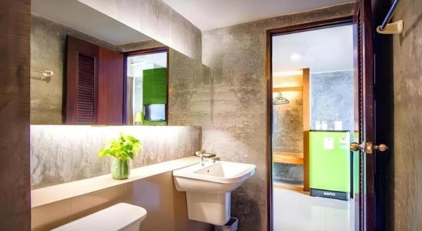 B2 Boutique And Budget Hotel 2*