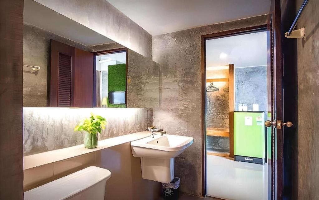 B2 Boutique And Budget Hotel 2*